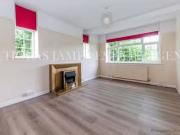 Flat to rent in Grosvenor Court, Southgate, London N14
