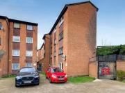 Flat to rent in Gurney Close, Barking IG11