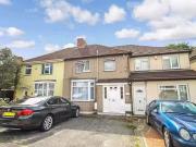 Flat to rent in Halsbury Road East, Northolt,...