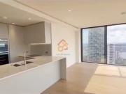 Flat to rent in Hampton Tower, 75 Marsh Wall, London E14