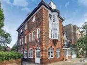 Flat to rent in Hare Hall Lane, Gidea Park, Romford RM2