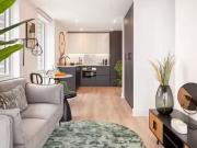 Flat to rent in Heartwood Boulevard, Acton W3