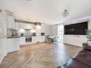 Flat to rent in Hickman Avenue, Chingford E4