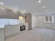 Flat to rent in High Road, London N12