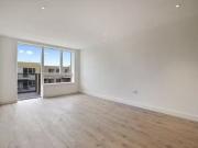 Flat to rent in High Street, London N8