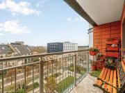 Flat to rent in Holland Gardens, Brentford TW8