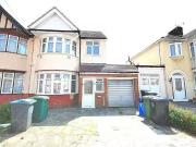 Flat to rent in Kathleen Avenue, Wembley,...
