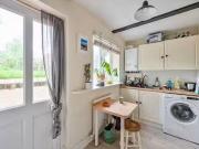 Flat to rent in Kempshott Road, Streatham Common, London...
