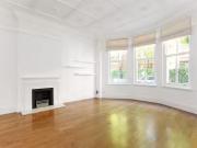 Flat to rent in Kensington Court, London W8