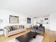Flat to rent in Kestrel House, 2 St. George Wharf SW8