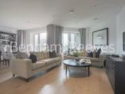 Flat to rent in Kew Bridge Road, Brentford TW8