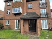 Flat to rent in Knowles Close, West Drayton UB7