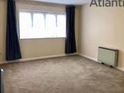 Flat to rent in Ley Street, Ilford IG1