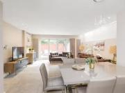 Flat to rent in Lyndhurst Road, London NW3