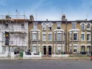 Flat to rent in Meadow Road, Vauxhall, London SW8