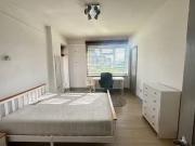 Flat to rent in New North Road, London N1