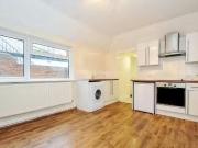 Flat to rent in Newbury, Berkshire RG14