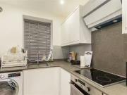 Flat to rent in Newell Street, London, E14 Ref 235533