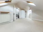 Flat to rent in Northcote Road, Battersea, London SW11