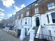Flat to rent in Oaklands Grove, London W12