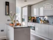 Flat to rent in Ostro Tower, Canary Wharf E14