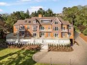 Flat to rent in Oxshott, Leatherhead, Surrey KT22