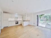 Flat to rent in Parchment Street, Winchester SO23