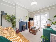 Flat to rent in Park Avenue, Palmers Green N13