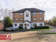 Flat to rent in Parrotts Field, Hoddesdon EN11