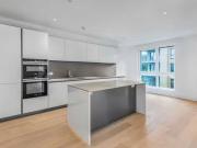 Flat to rent in Pinewood Gardens, Teddington,...