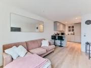 Flat to rent in Pinnacle Apartments, East Croydon,...