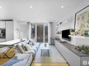 Flat to rent in Plantation Wharf, London SW11