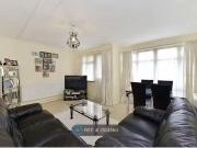 Flat to rent in Poplar, London E14