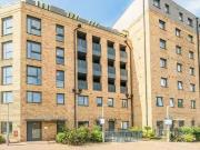 Flat to rent in Powdermill Close, New Malden KT3