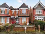 Flat to rent in Princes Avenue, Finchley N3