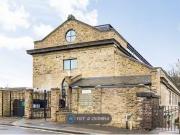 Flat to rent in Richmond Road, London E8