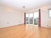 Flat to rent in Ruskin Road, Belvedere DA17