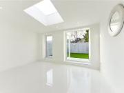 Flat to rent in Russell Road, Wimbledon, London SW19