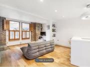 Flat to rent in Shad Thames, London SE1
