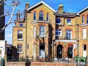 Flat to rent in Sheen Road, Richmond TW9