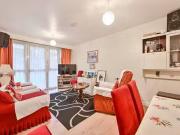 Flat to rent in Silchester Road, Ladbroke Grove, London W10