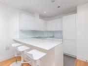 Flat to rent in Spinnaker House, Battersea Reach SW18