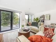 Flat to rent in Steeplands, Bushey WD23