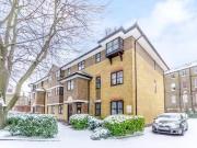 Flat to rent in Sugar Loaf Walk, Bethnal Green, London E2