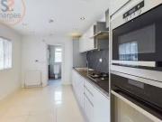 Flat to rent in The Broadway, London SW19