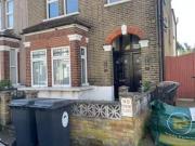 Flat to rent in Thornhill Road, Leyton E10