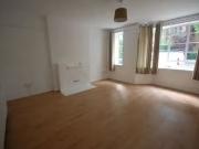 Flat to rent in Thornton Avenue, London W4