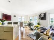 Flat to rent in Trafalgar House, Battersea Reach,...
