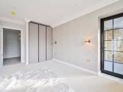 Flat to rent in Union Street, London Bridge, London SE1