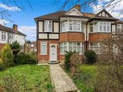 Flat to rent in Vale Crescent, London SW15